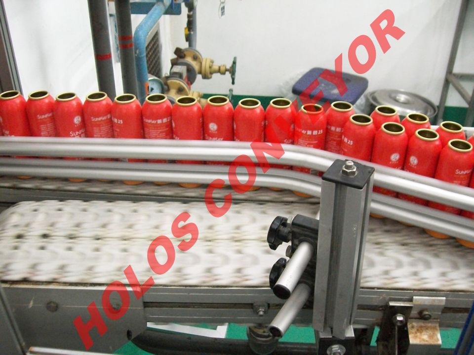　　從國內(nèi)的實際應(yīng)用情況來看，皮帶輸送機的絞車拉緊和液壓拉緊可以實現(xiàn)自動控制并且拉緊力可以調(diào)節(jié)，重錘拉緊裝置有著較高的安全可靠性。隨著工業(yè)和技術(shù)的發(fā)展，并且有著長距離、大運量、高帶速特征的大型皮帶輸送機已經(jīng)成為發(fā)展主流，由此對拉緊裝置提出了更高的要求，傳統(tǒng)的拉緊裝置逐漸顯示出其缺點，技術(shù)人員已將對拉緊裝置的研究方向逐步轉(zhuǎn)入到自動拉緊領(lǐng)域。如中礦業(yè)大學開發(fā)的YZL系列皮帶輸送機液壓絞車式自動拉緊裝置，它能根據(jù)帶式輸送機起動加速階段和平穩(wěn)運行階段對輸送帶拉力的不同要求，提供相應(yīng)的輸送帶拉力，并且在輸送帶拉力發(fā)生變化時準確監(jiān)測并且及時的自動調(diào)整。